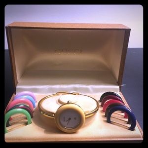 GUCCI. Gold watch with changeable colors!!